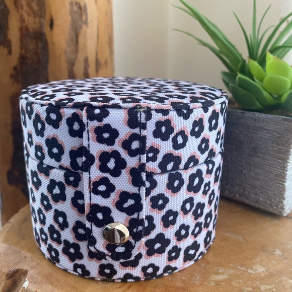 Kate Spade jewelry case - Picture 1 of 5